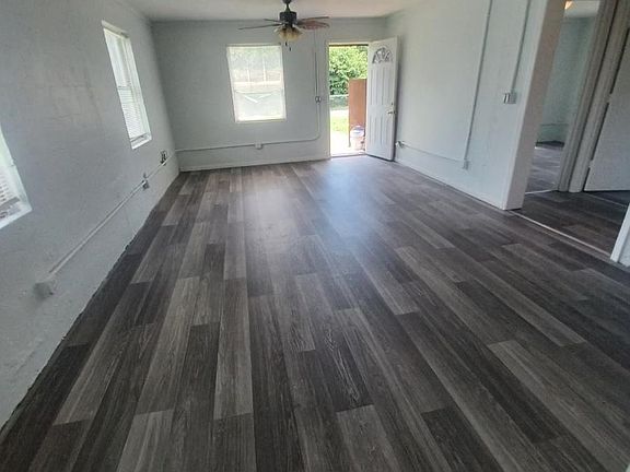 3rd image of 1550 Mountain View Ct