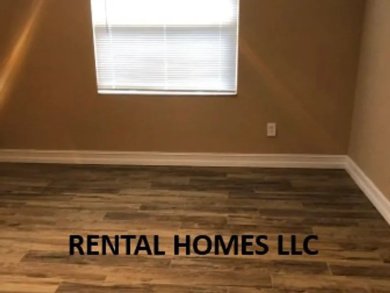 1359 Sophie Blvd — Photo 2
