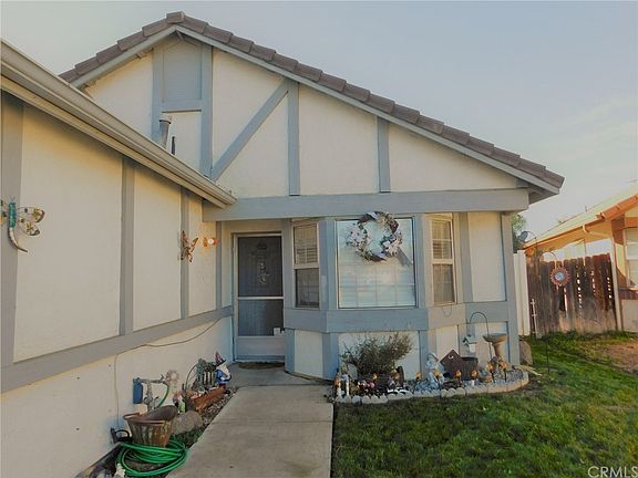 2nd image of 951 Dahlia Ct