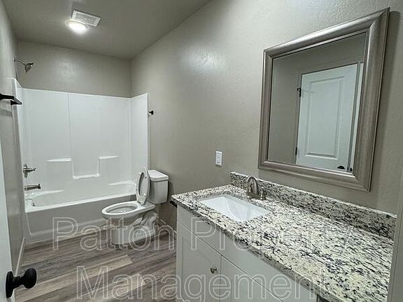 4th image of 109 E 6th St Unit F