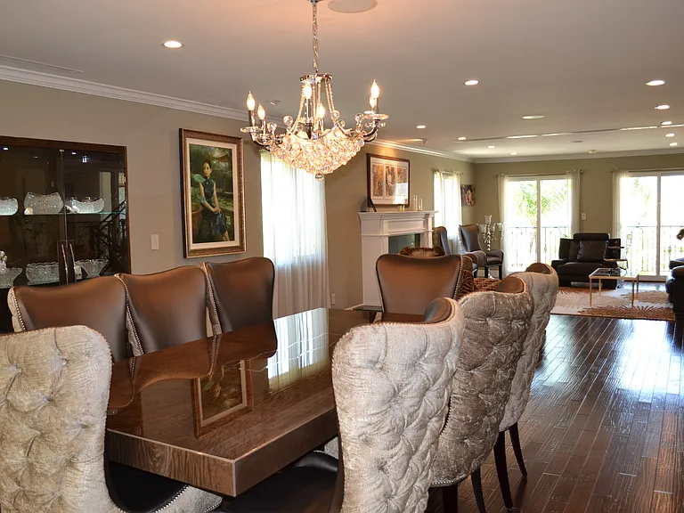 Dining room/Formal room