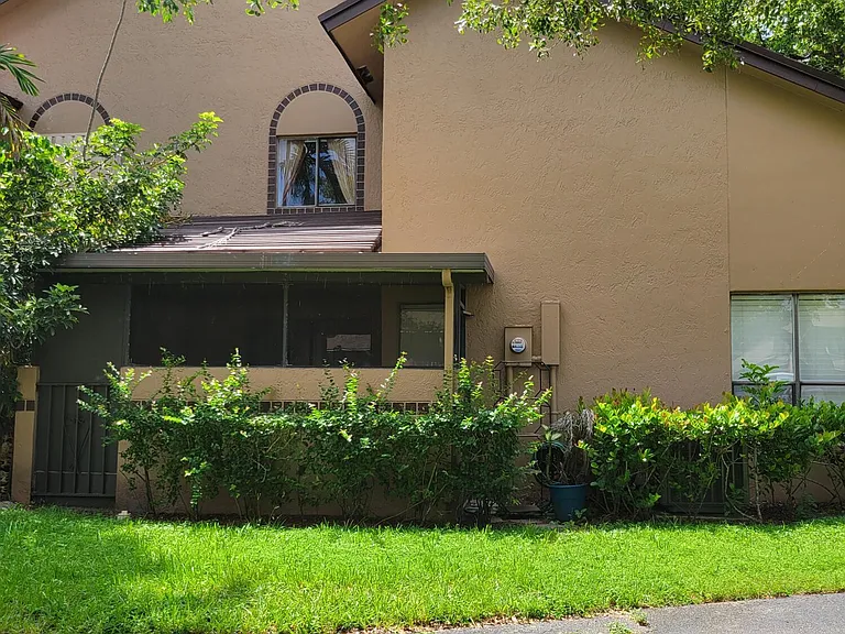 3605 NW 21st Ct — Photo 2