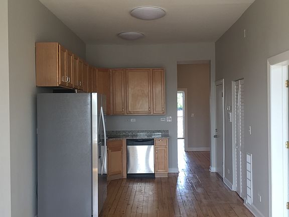 5th image of 2344 W Fullerton Ave