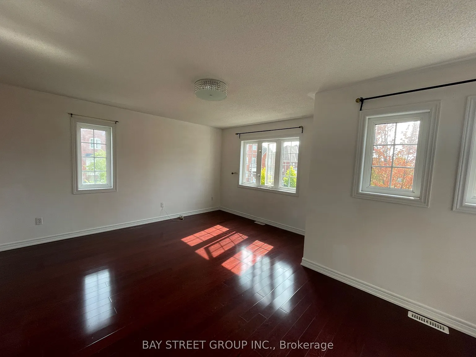 4 bed, $3,800 — Photo 1
