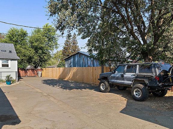 3rd image of 2740 Plover St