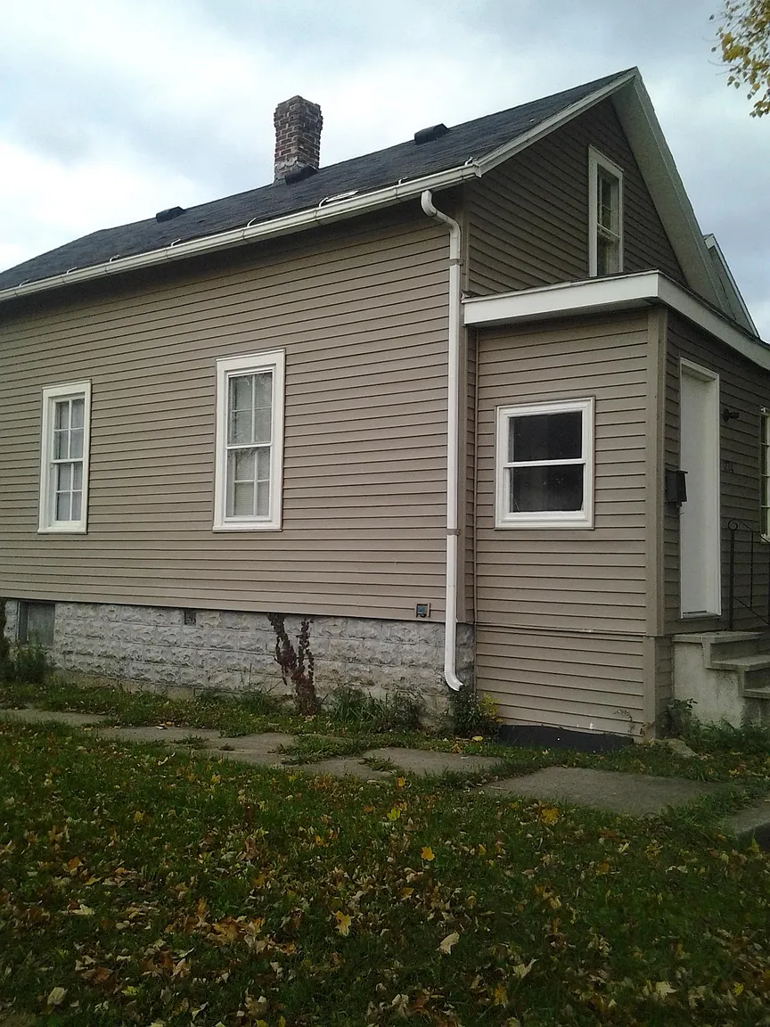1220 Elm St photo 1