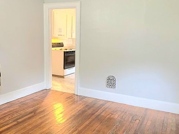 5th image of 1402 Schlager St Unit 2
