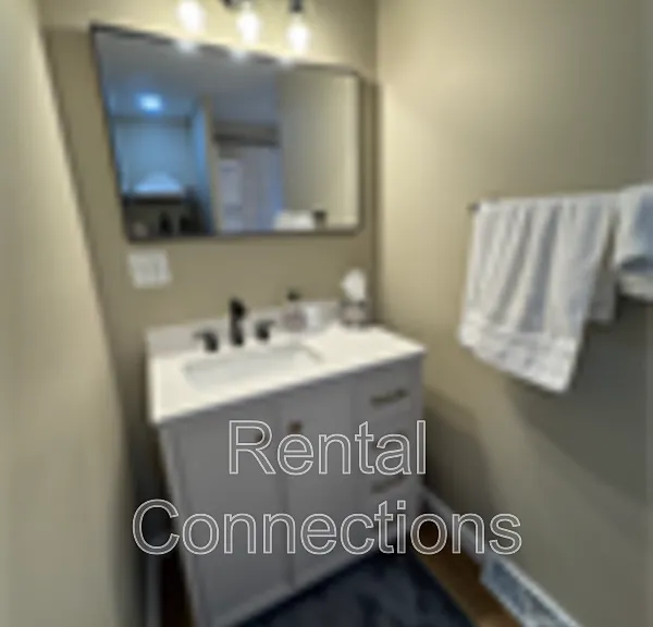 1104 W Chestnut St — Photo 11