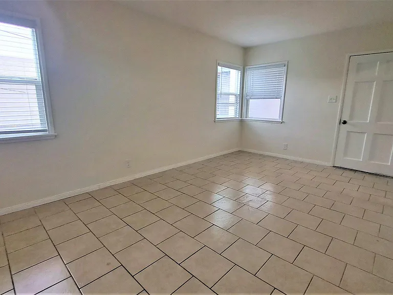 115 E Tamarack Ave #4 — Photo 4