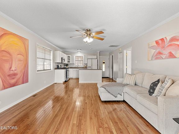 4th image of 10128 El Pinar Dr