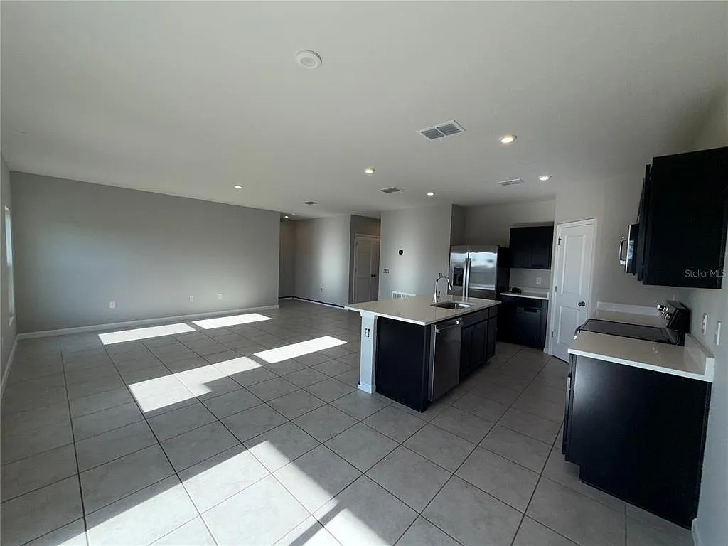 3 bed, 2.0 bath, 1450 sqft, $1,850 — Photo 3