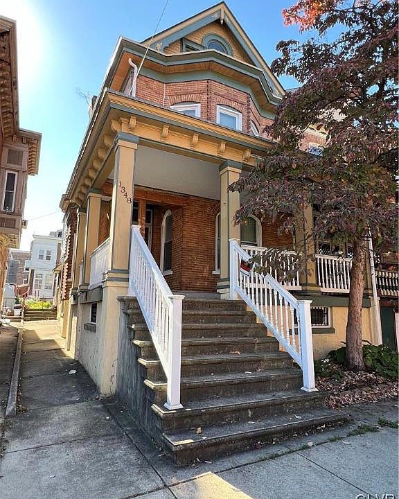 2nd image of 1348 W Walnut St