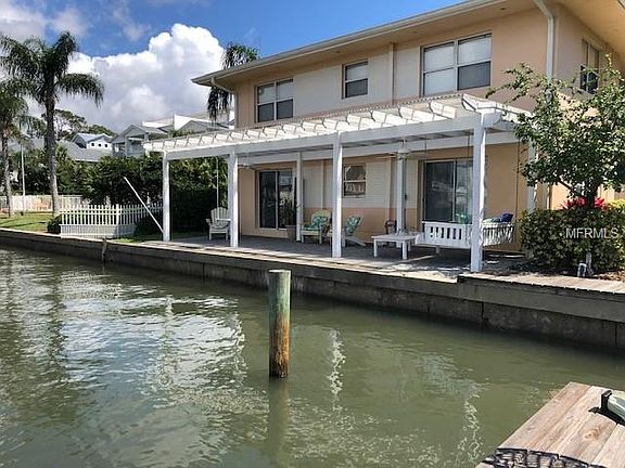 3rd image of 300 Venetian Dr APT 1