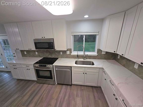 3rd image of 2564 Mueller Rd