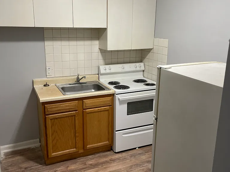 Diamond Creek Apartments — Photo 8