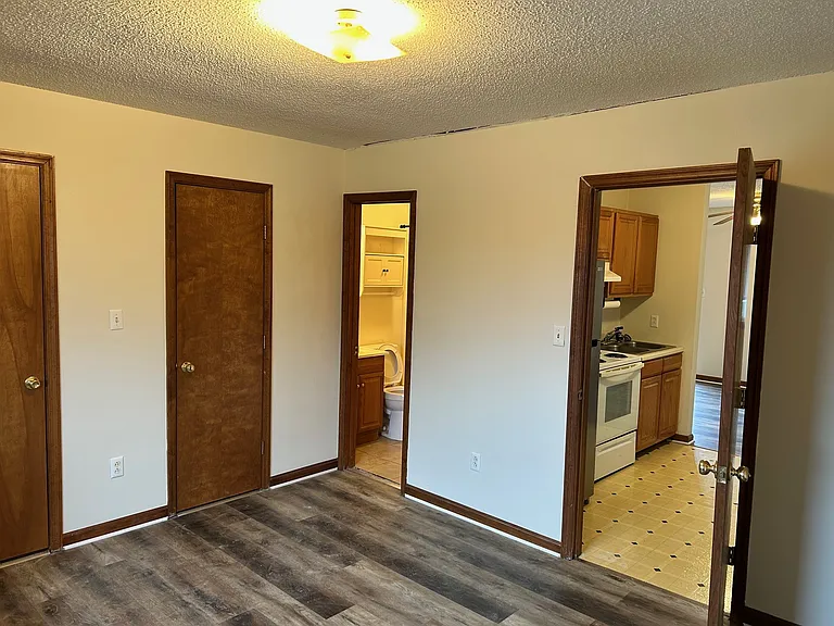 1110 Lark St — Photo 9
