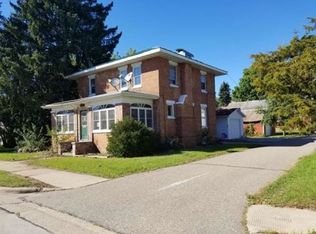 212 W Sessions St, Waupaca, WI 54981