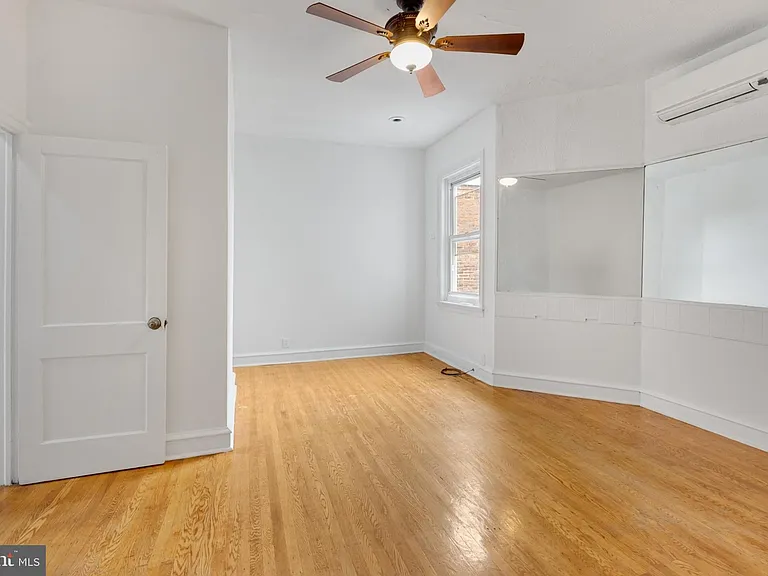 707 W Girard Ave #2F — Photo 23