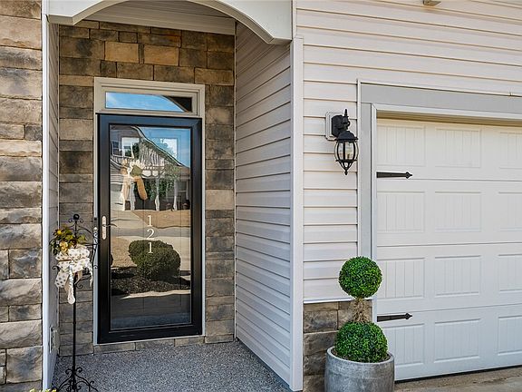 2nd image of 121 Rossmoor Ct