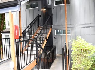100 Kerr Pkwy APT 8, Lake Oswego, OR