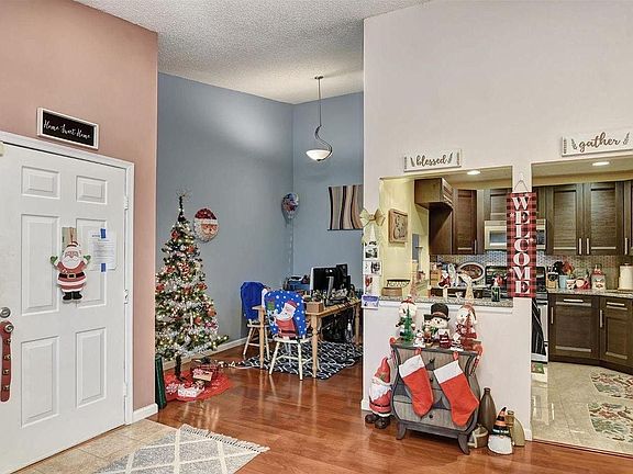 5th image of 500 Danbury Ln