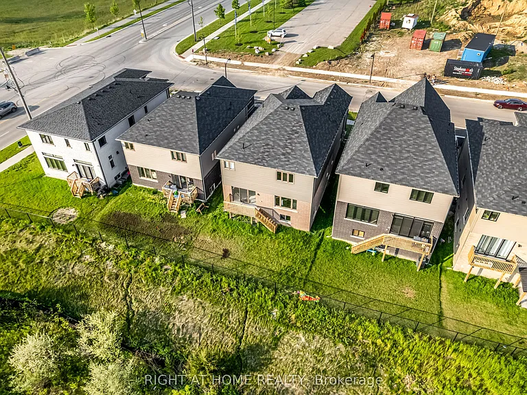 330 Gillespie Dr — Photo 4