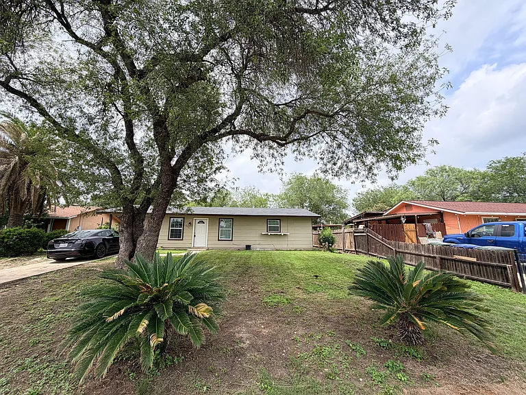 6243 Indian Valley Dr — Photo 1