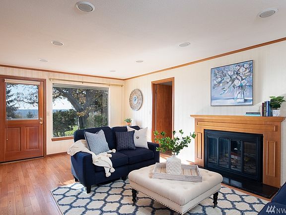 3rd image of 5906 6th St NE