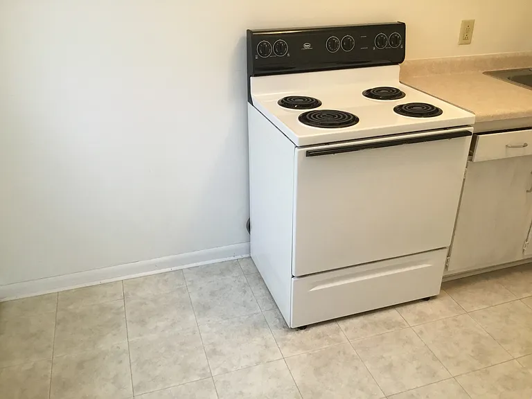 1006 Broadway St — Photo 5