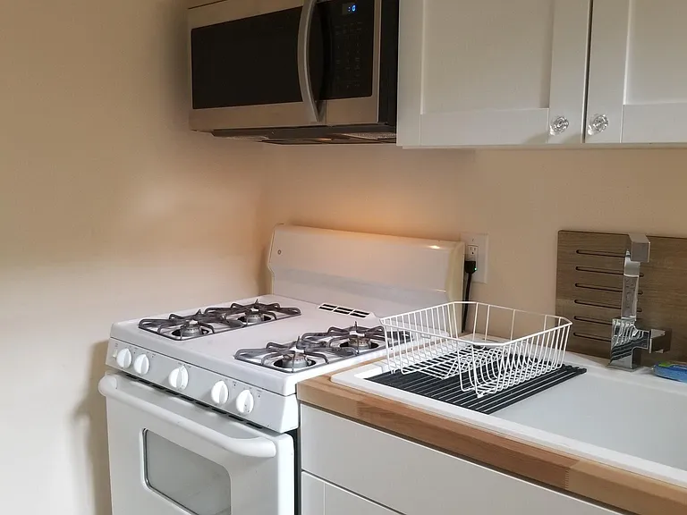 701 Pleasant St — Photo 3