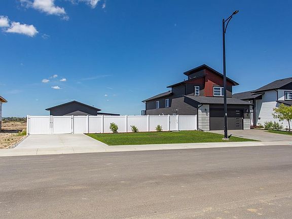 3rd image of 70 S Parlby Cres