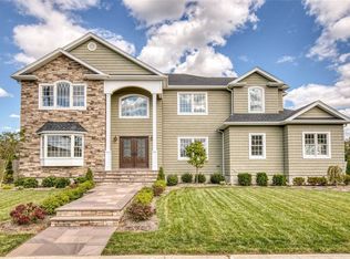 70 Greatwater Ave, Massapequa, NY 11758