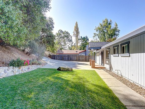 3rd image of 386 Kevin Ct