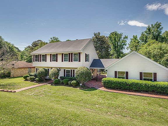 2nd image of 28 Yester Oaks Dr