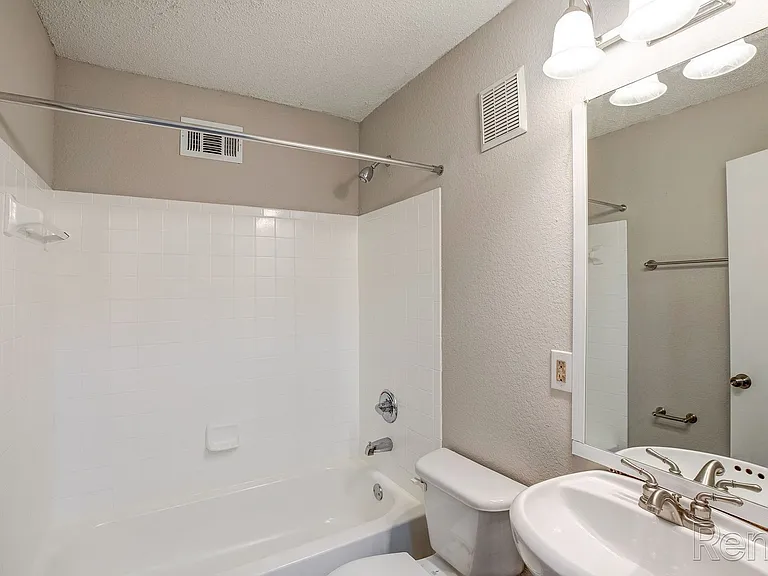 Towne at Lakewood Heights — Photo 38