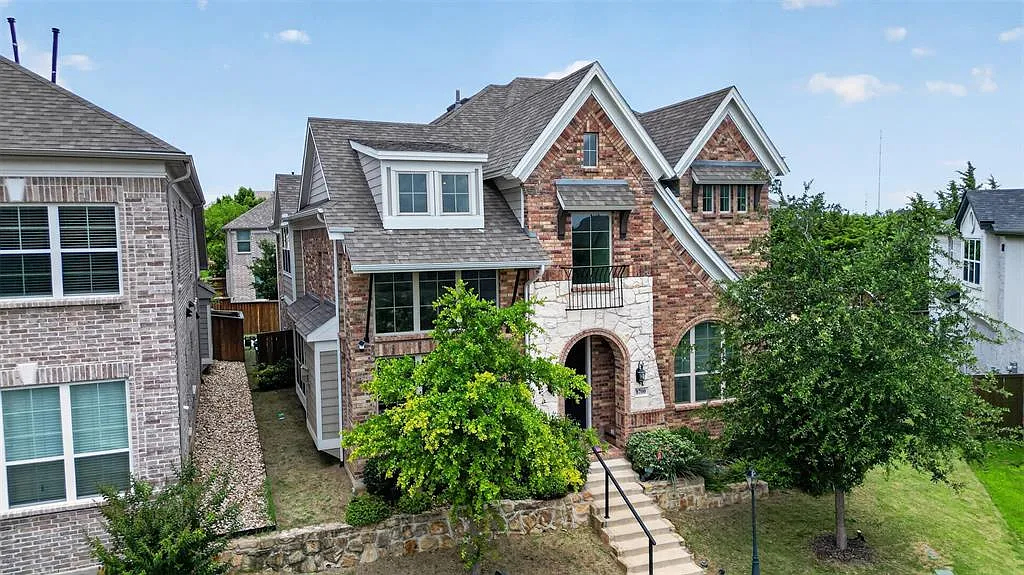 4 bed, 4.5 bath, 3106 sqft, $4,000 — Photo 3