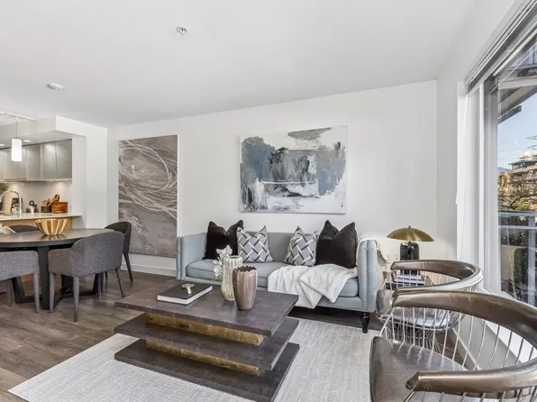 221 E 3rd St #211, North Vancouver, BC V7L 0C1