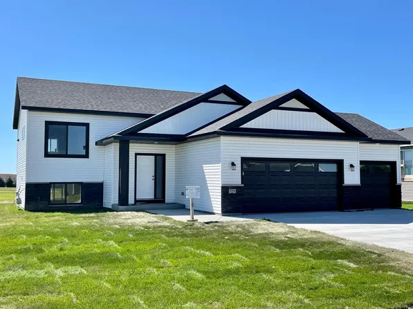 729 Tall Grass Ln, Wanamingo, MN 55983