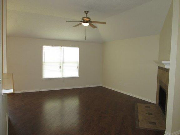 5th image of 719 Rock Springs Dr