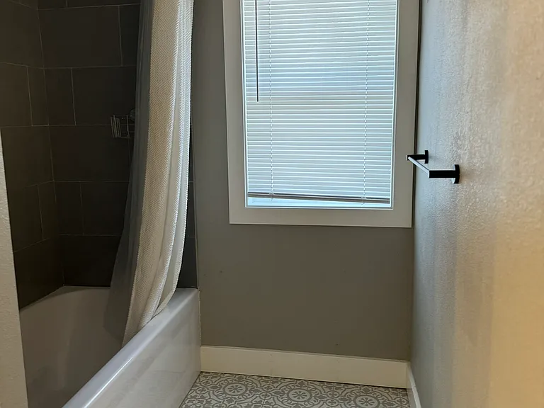 1025 Exchange St — Photo 13