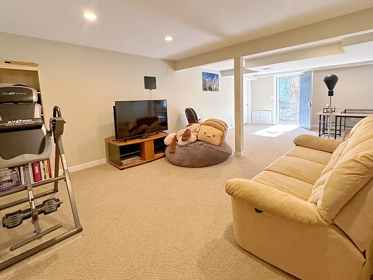 11 Oakland St — Photo 40