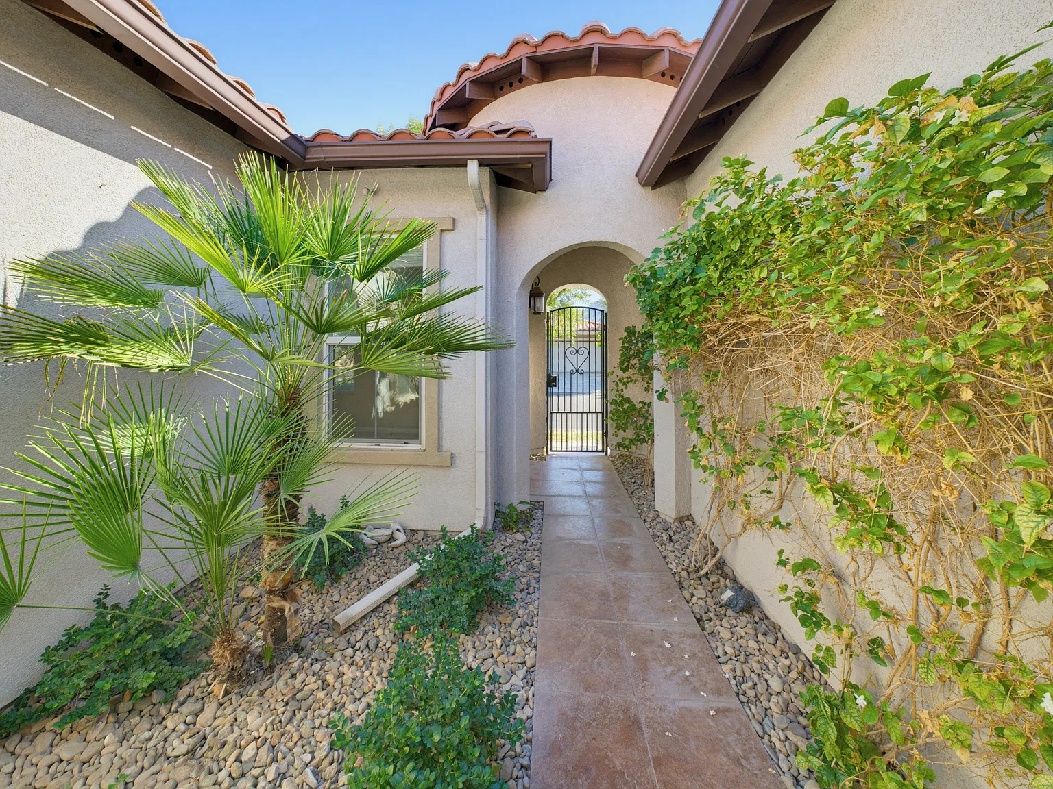 3 bed, 3.5 bath, 2235 sqft, $3,795 — Photo 3