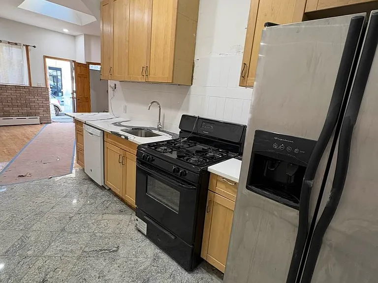 138 Frost St #1 — Photo 3
