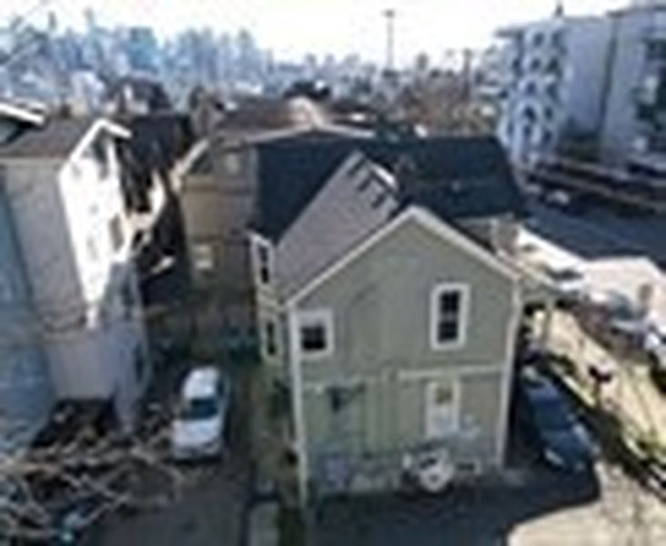5th image of 1522 Taylor Avenue N