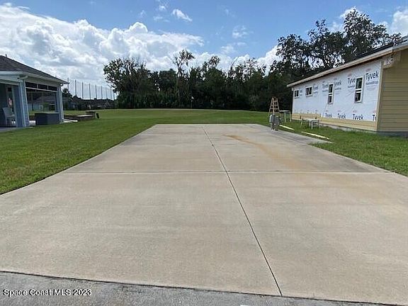 3rd image of 2813 Willow Lakes Ln