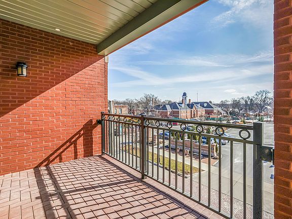 3rd image of 32 W College Ave #201