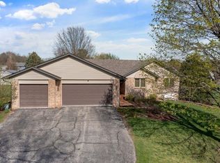9437 Rambouillet Rdg, Roscoe, IL 61073