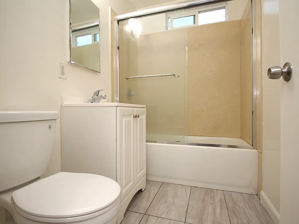 881 W A St #3