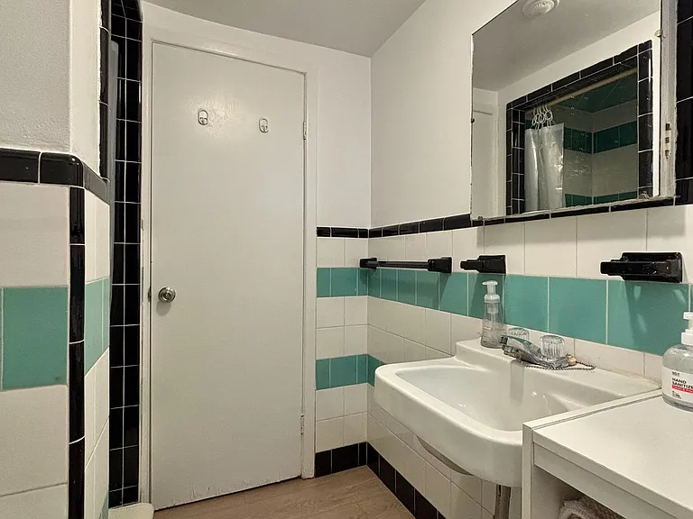 260 Ranee Ave #LOWER — Photo 27