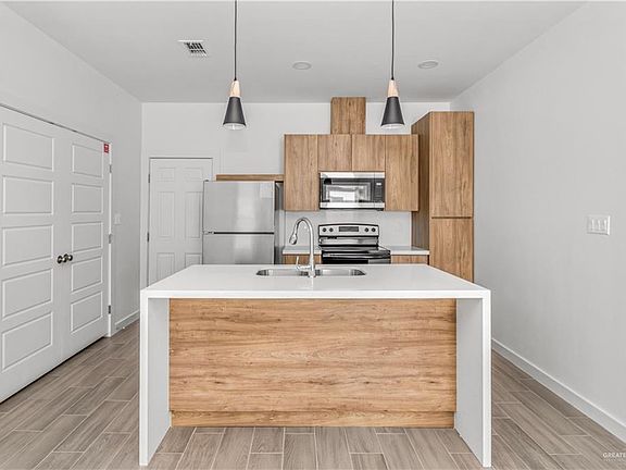 4th image of 1404 Platinum Dr #3